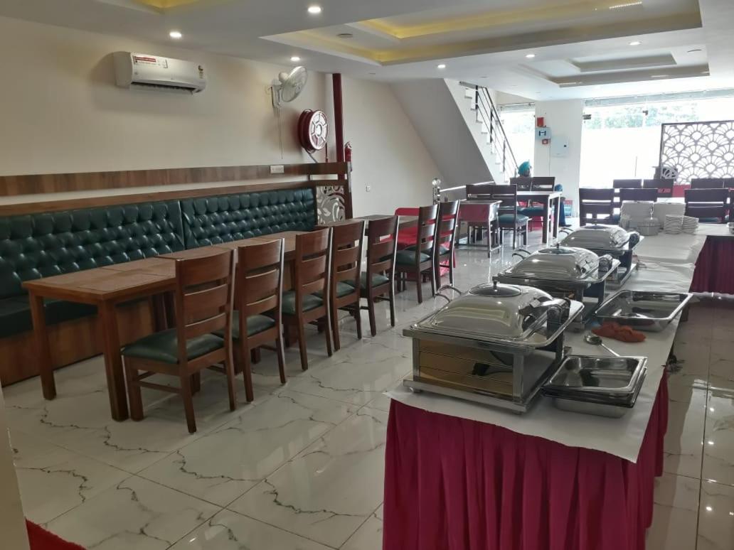 Hotel Wisteria -Main Highway Hotel Zirakpur Экстерьер фото