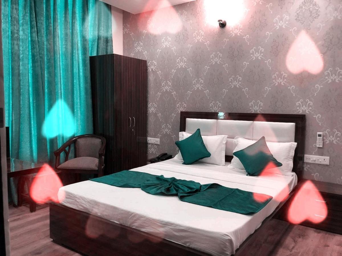 Hotel Wisteria -Main Highway Hotel Zirakpur Экстерьер фото
