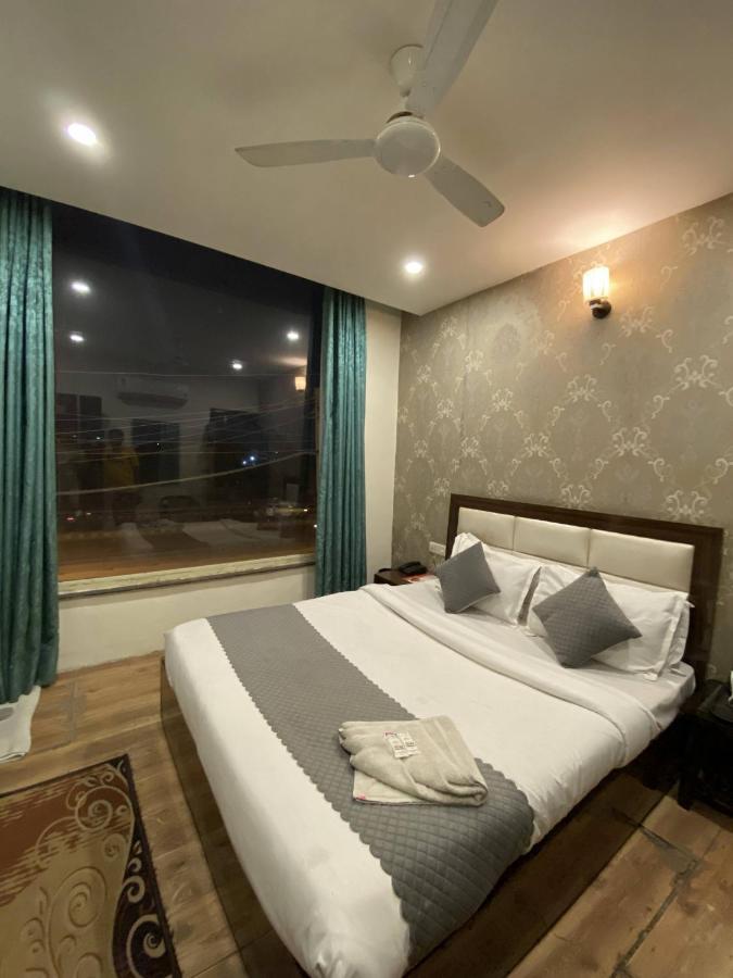 Hotel Wisteria -Main Highway Hotel Zirakpur Экстерьер фото