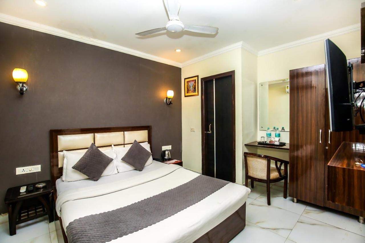 Hotel Wisteria -Main Highway Hotel Zirakpur Экстерьер фото