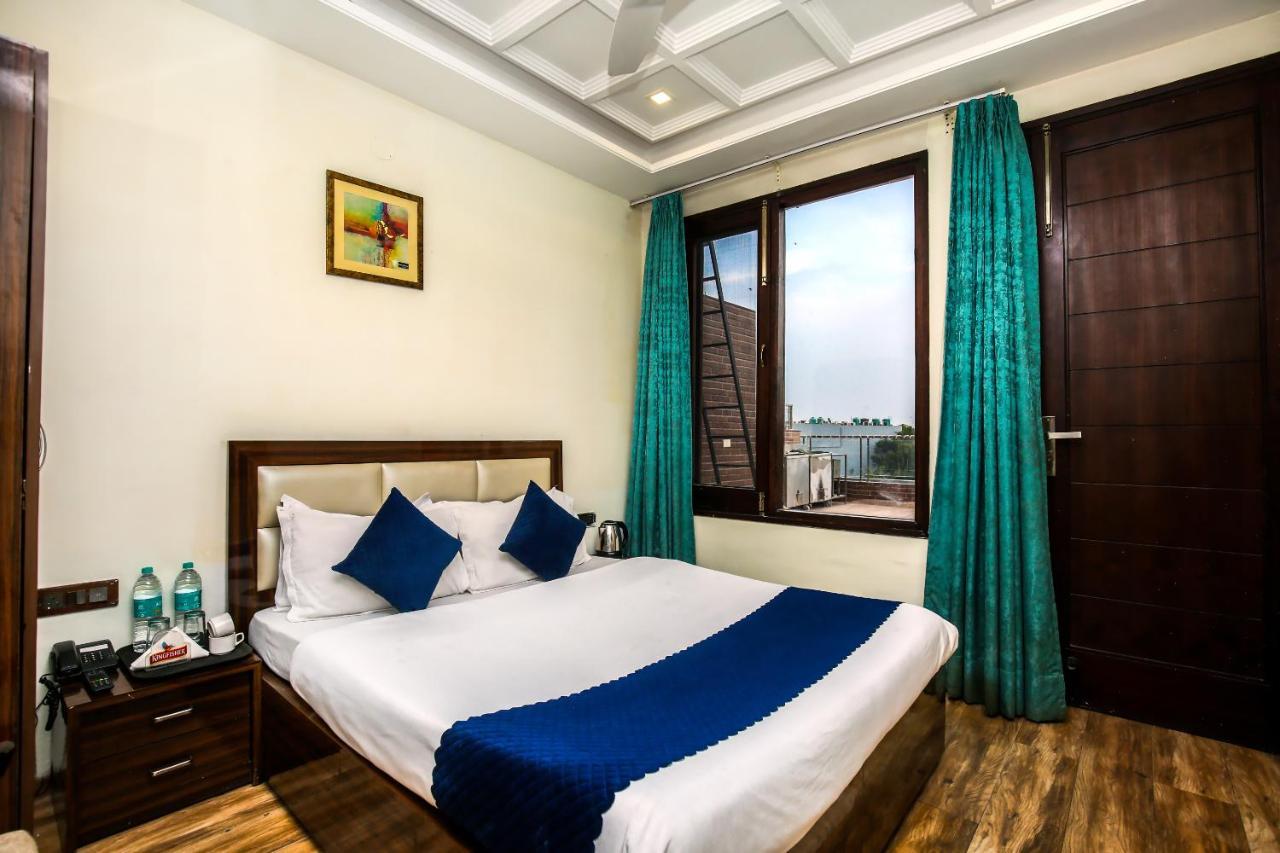 Hotel Wisteria -Main Highway Hotel Zirakpur Экстерьер фото